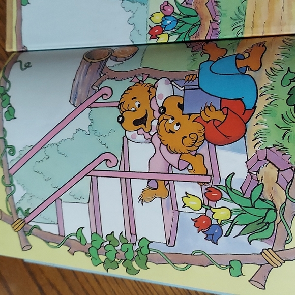 The Berenstain Bears And The Big Red Kite - Picture 12 of 14